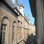 De La Cathédrale Hotel