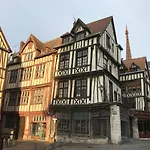 De La Cathédrale Hotel