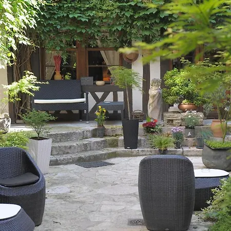 De La Cathédrale Hotel Ruan