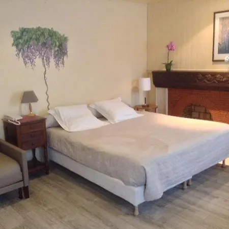 Hotel De La Cathedrale 3*