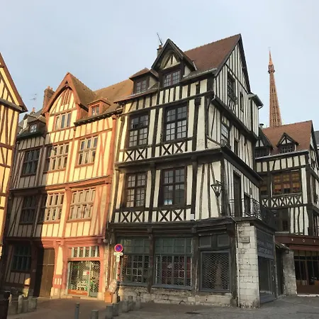 De La Cathédrale Hotel