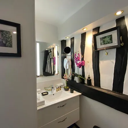 Hotel De La Cathedrale 3*